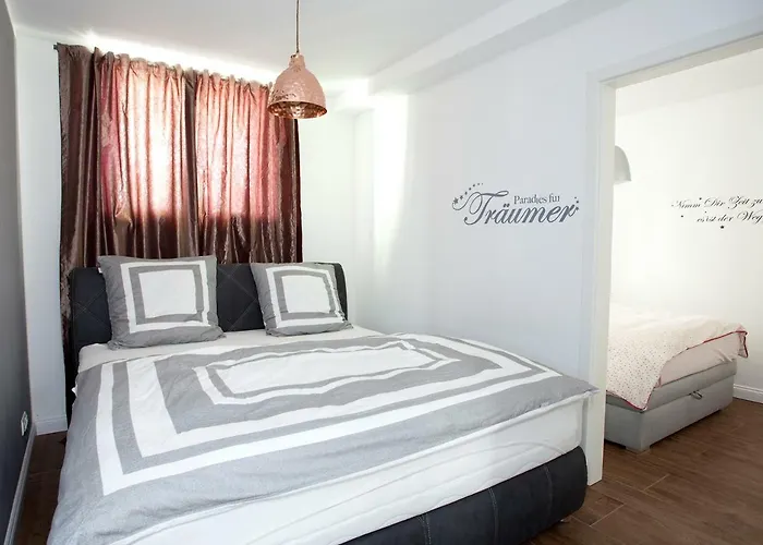 Ellena's Am Uke Apartament